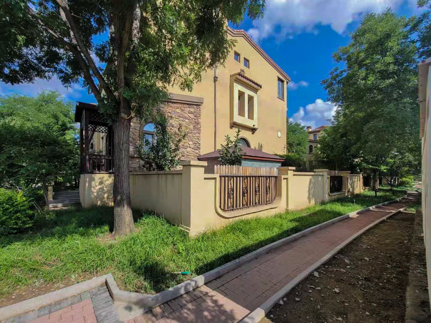 万通龙山逸墅 - Beijing property leasing for expats