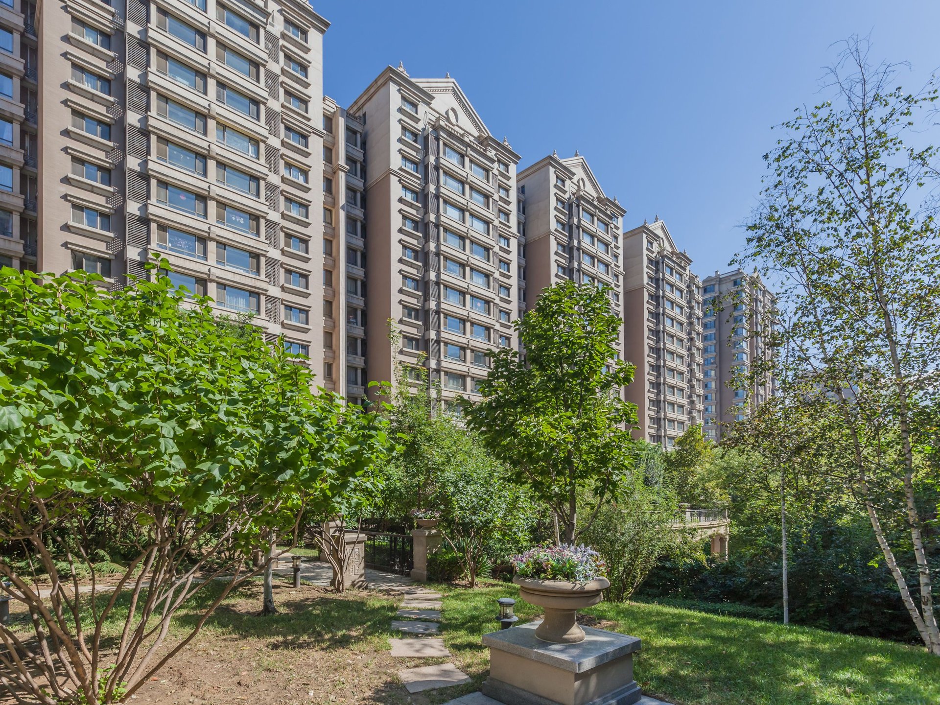 远洋万和城B区 - Beijing property leasing for expats